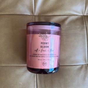 25.4 oz Peony Bloom Candle